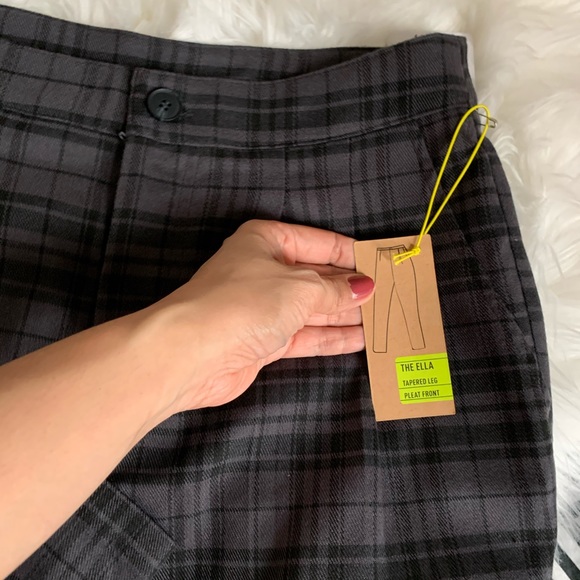 Forever 21 Pants - The Ella pleated tapered pants